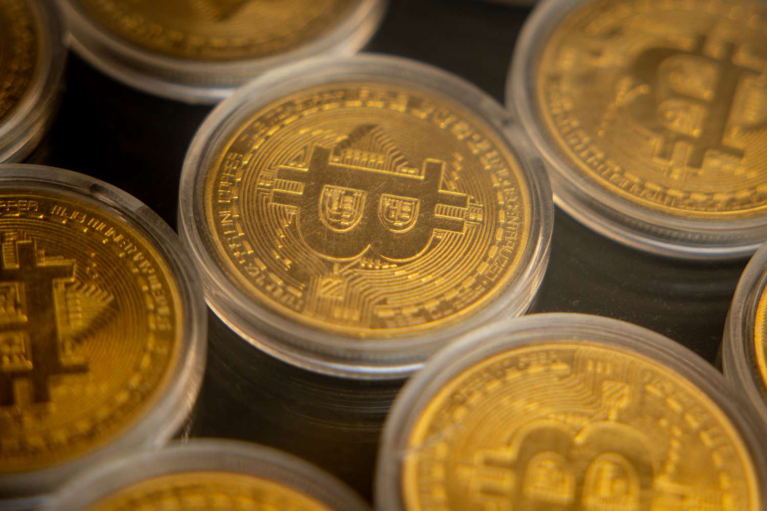 トランプは米国の戦略的ビットコインリザーブ、「デジタル資産備蓄」を開始します