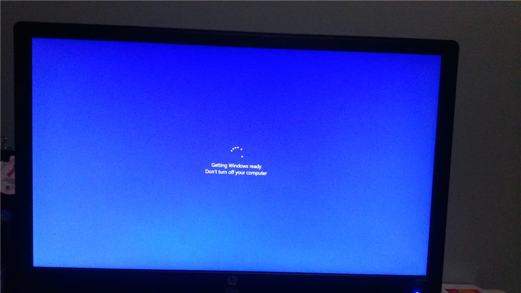 ラップトップがwindowsを準備するためにスタックしますコンピューターをオフにしないでください？これらのソリューションを試してください