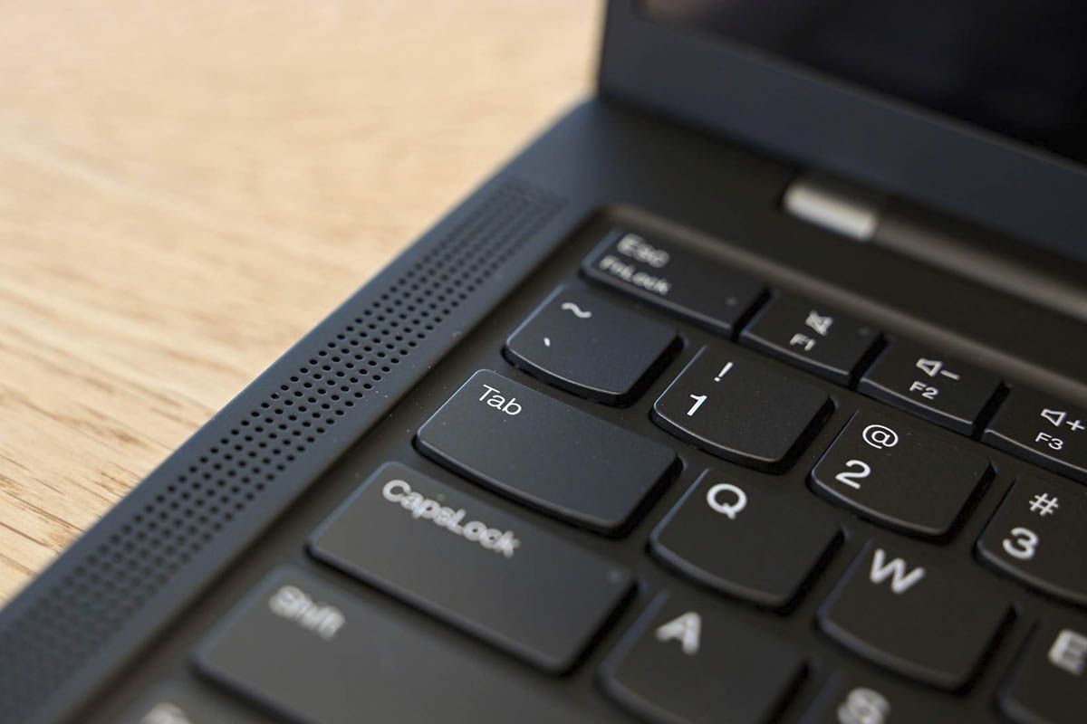 Windows 11でラップトップのスピーカーを無効にする方法